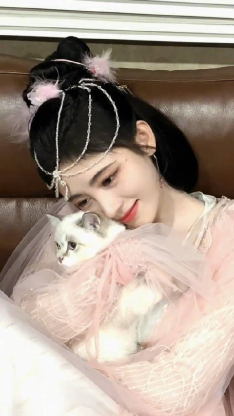 jjy鞠婧祎苏绿夏 玫瑰你拿才好看大海和你才浪漫