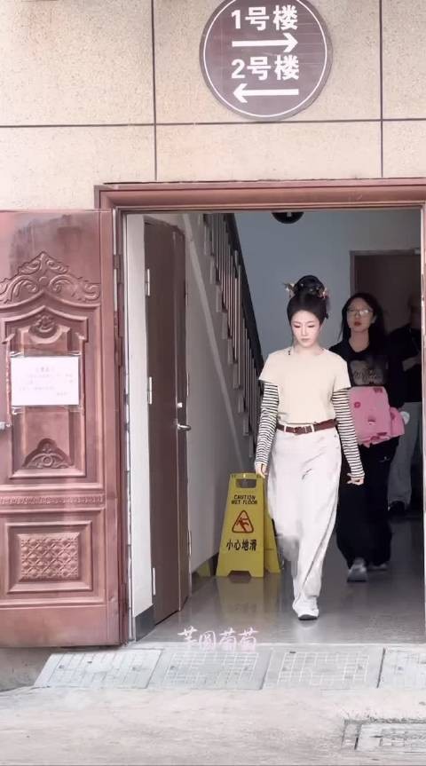 李兰迪今日《千夜奇谭》出妆路透来了，今天出妆是新造型，你期待这部剧吗？