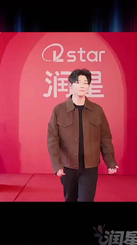 小黄豆出席蛋蛋活动赞助水果，首次登场全场尖叫送祝福