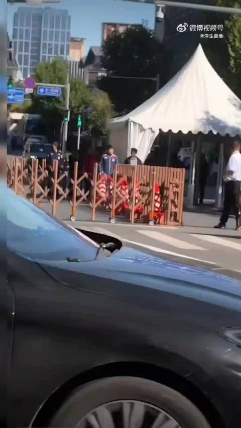 某人的粉丝又发力了~来龙去脉是什么呢?…