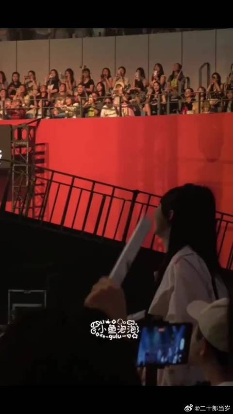 哈哈哈哈脑海里立马浮现那句“擀面杖在我手里”，何浩楠姐姐的血脉压制