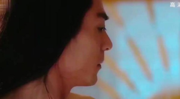小骨认错偷看洗澡，称以后每天帮梳头