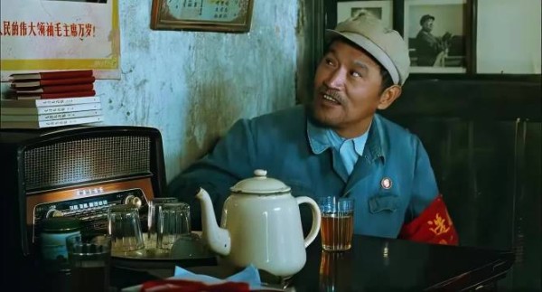 二喜向聋哑凤霞鞠躬，命运亏待之人相遇