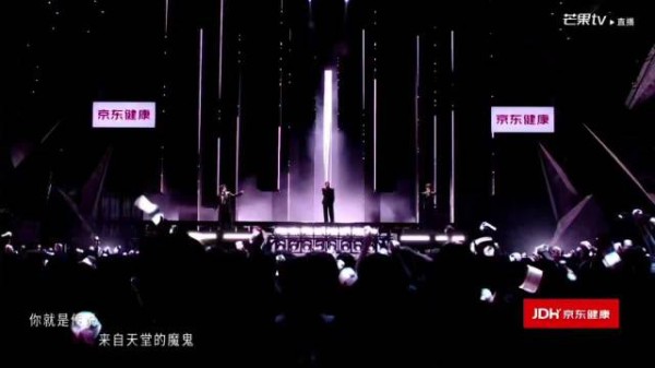 王赫野骑背为邵子恒按摩,询问采耳拔罐项目