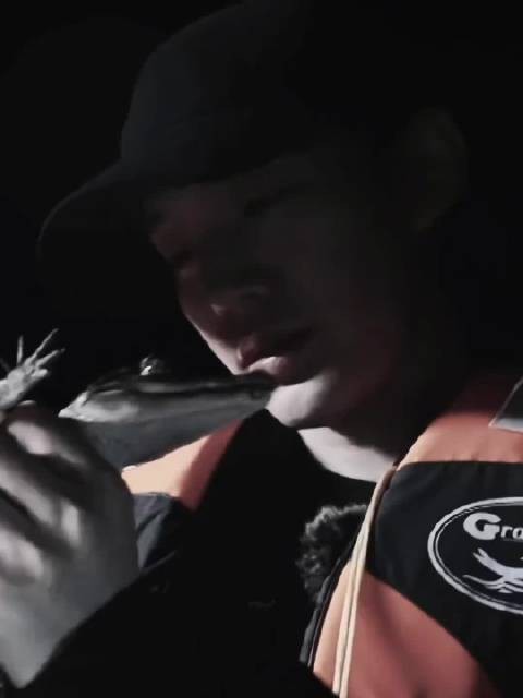 花少8夜游亚马孙雨林寻找鳄鱼这一段，林依晨拍的邓为绝了！