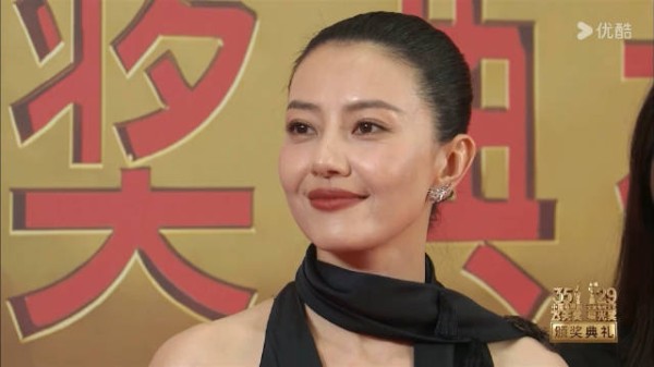 所有人的肤色和皮肤状态都看的清清楚楚一点美颜滤镜都没有!