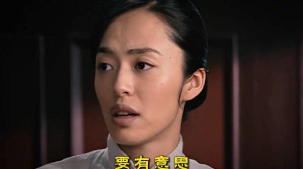 深度解说《潜伏》:这段山坡名场面,居然是翠萍的保命局D