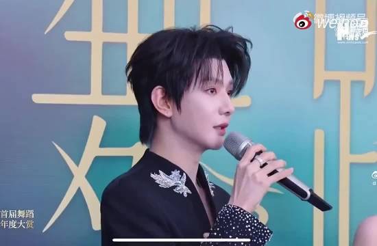 郝熠然首次解锁主持身份
