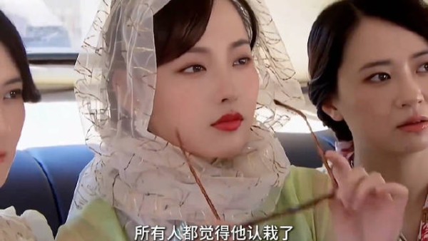 张嘉倪8 年无婚礼,她赢回全部人生 ,张嘉倪真的是很清醒坚韧的人…