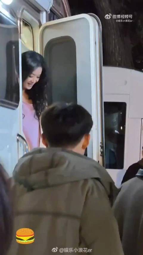 继“蒋欣在哪里”又一个互联网名梗诞生了哈哈哈哈哈哈哈