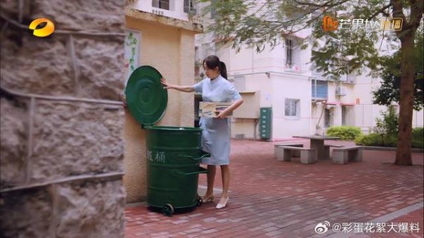 妈妈难掩丧子之痛,都怪罪到儿子身上,氛围压抑