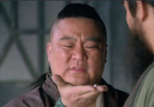 鲁智深嫌他小气，可那二两银子是李忠全部的家当