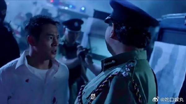 《鼠胆龙威》 保镖亲眼见雇主弟弟被杀,不料他竟转身放走歹徒