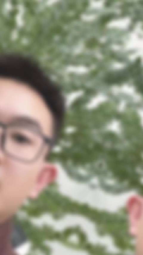 他的名字叫书江，比较害羞