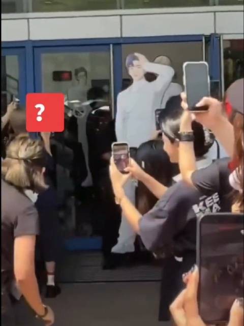 虚拟男团线下见面会?