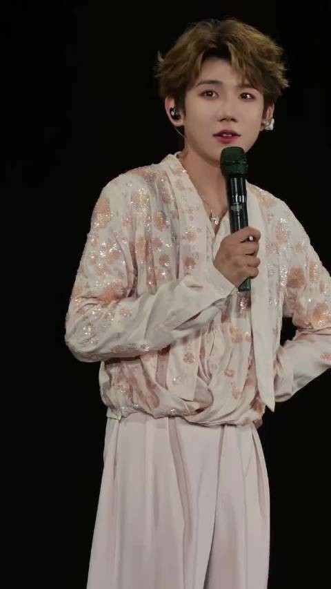 王源这次演唱会没说谐音梗，大概是天气降温，再说梗就更冷啦哈哈哈