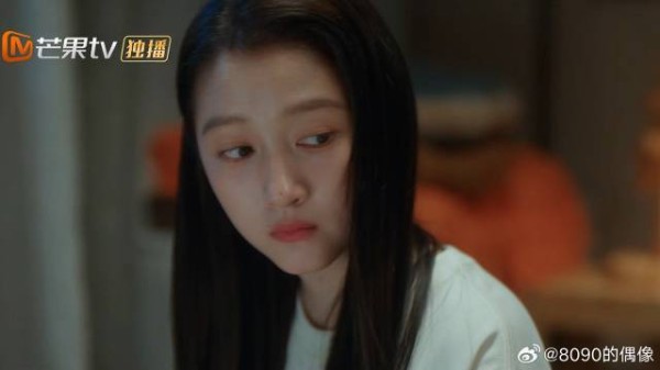 小小一道帘子,隔开两人床位,两颗心却越靠越近