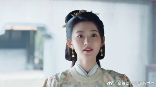 藏海潜入书房翻找，不料被主人当场撞见
