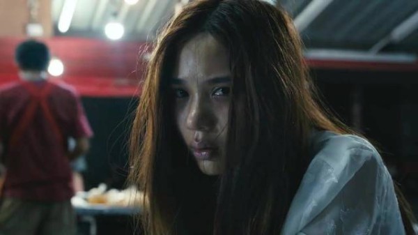 女孩给死去父亲守夜当晚遇到了可怕的事情