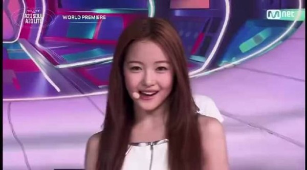 13岁的妹妹好会抓镜头,开场的甩头挑眉也太会了吧,很会表情管理呐