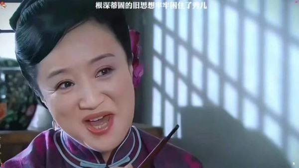 何七姑教会秀儿婚后谦卑恭顺，却唯独忘了教她如何爱自己！ 打狗棍