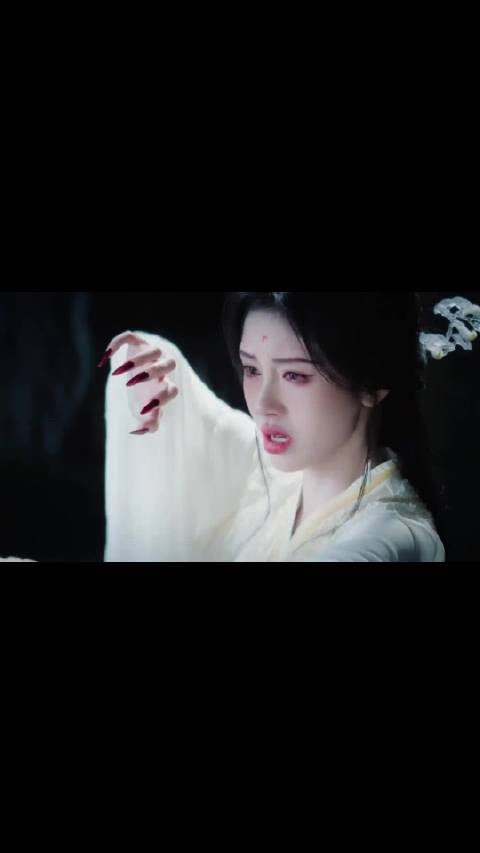 露芜衣得知狐王是九婴崩溃自向施法