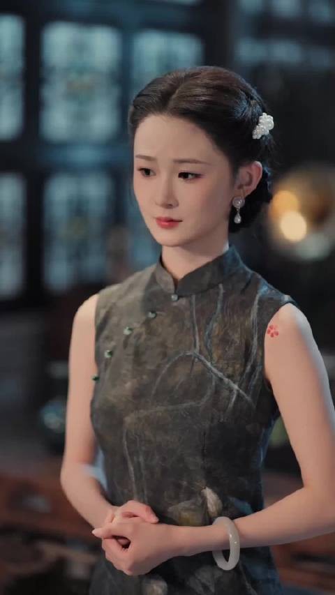 无端蒙冤被关入后山监狱，她身陷困局，静待时机揭穿真相