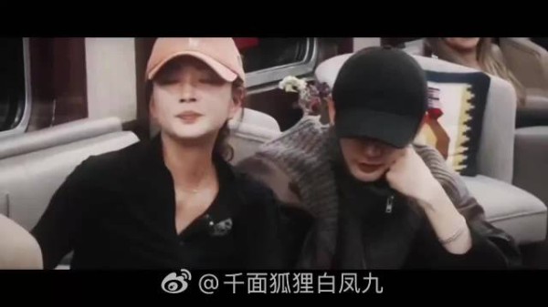 现偶拍不出的氛围感让花少拍出来了!殷桃邓为这段简直震撼美味,姐弟好养眼吧