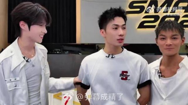卓沅突袭舞蹈新风暴总决赛后台,直播学跳舞
