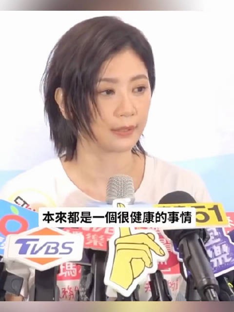贾静雯谈梧桐妹恋情 称恋爱很正常不担心