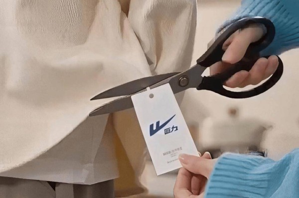 多个品牌翻车:回力、匹克、马克华菲的“剪吊牌”广告到底想干嘛?