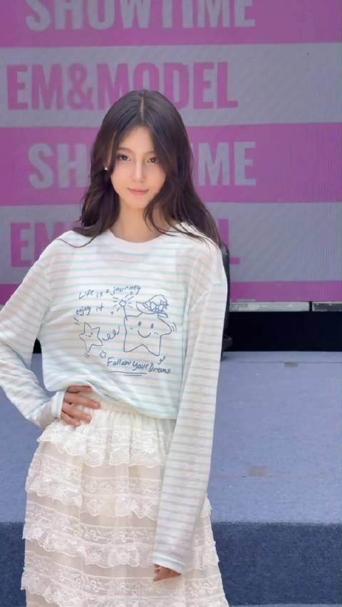 很难想象,这个神似迪丽热巴的小女孩居然才10岁