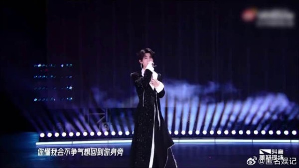 内心柔软才会偏爱毛绒玩偶，这份特质，让我愿意长久追随他
