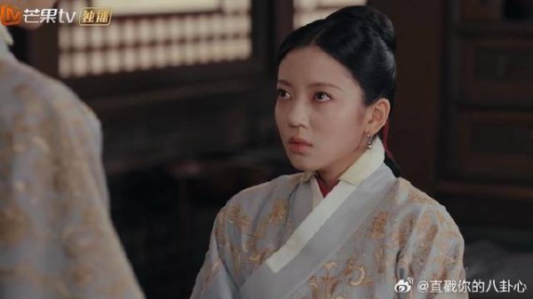 宫女发现闺蜜鬼鬼祟祟,立马拉她回房质问,怎料闺蜜以死相逼