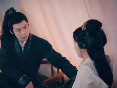 魏劭被小乔吓怕了,小乔干什么都不让走