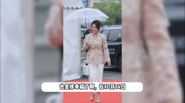 网友偶遇马丽一家三口散步 6岁儿子正脸曝光像妈妈