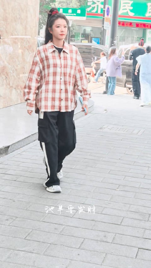 李云霄颜如钰10月11日出妆,云朵横幅祝身体健康
