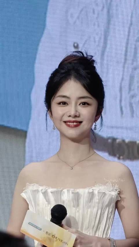 谭松韵15岁入行26岁演耿耿,今一人分饰两角