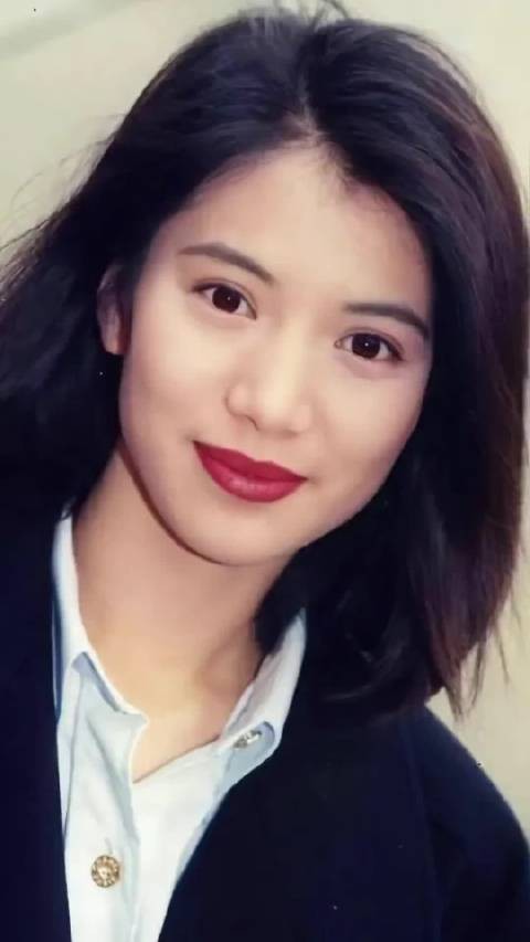 岁月从不败美人 ,1990年冠军小姐袁咏仪!