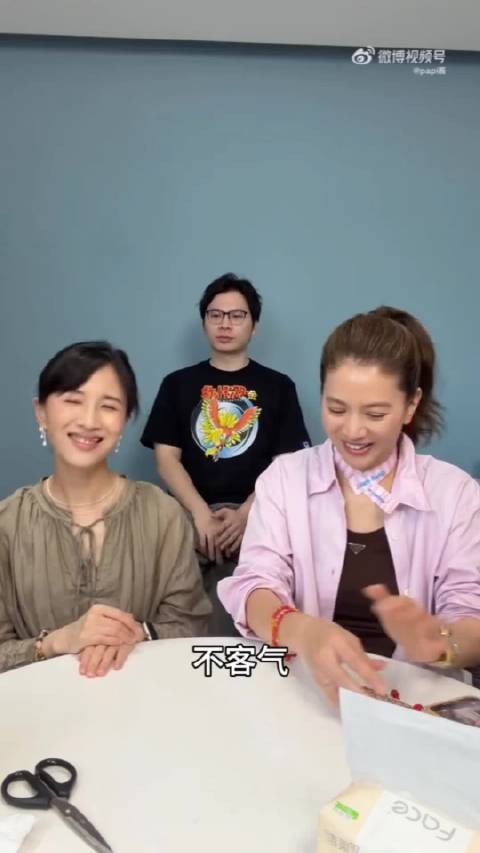 袁咏仪坦言没想过退休 怕没事做容易叮咚