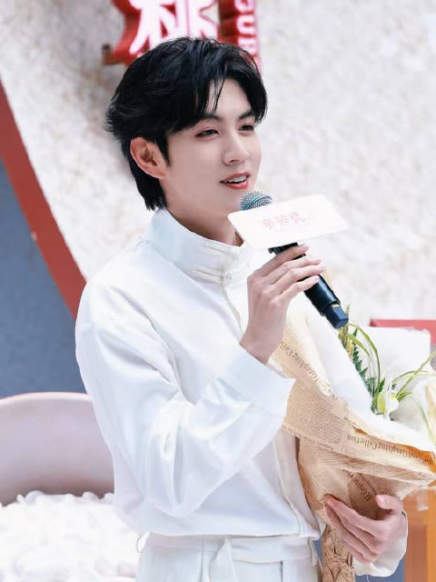 哈哈哈哈哈哈哈“你们广东人还不会讲粤语?”
