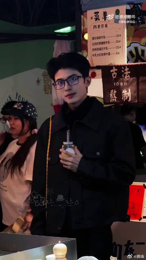 乌镇戏剧节偶遇赵小童，黄磊介绍十个勤天