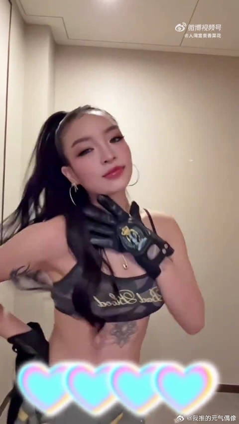 把心里这份焦虑说出来其实很需要勇气,希望她能好好照顾自己