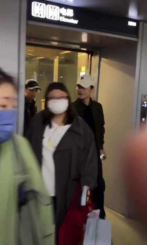 张颂文宁波到达,慢慢悠悠可爱可亲