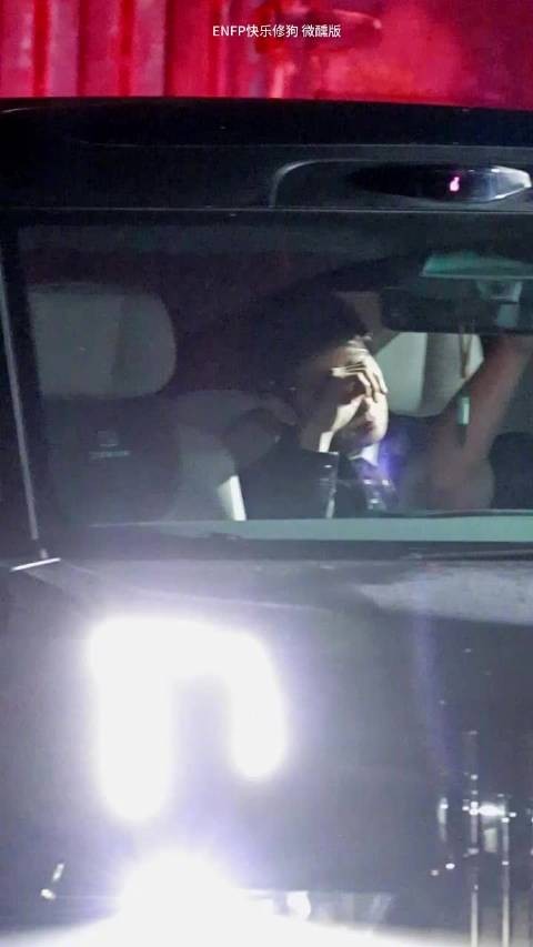 所有人感受魏大勋扶额这一下!这淡淡的疲惫感完全美味呀
