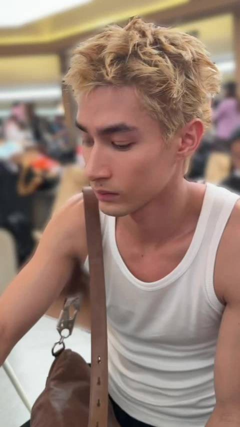 米卡回应口音席卷披哥，建议多邻国单独开一门语言