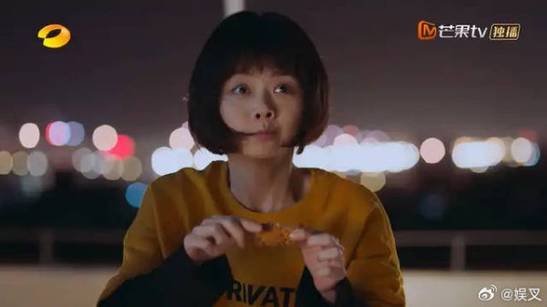 李尖尖看流星,和两个哥哥天台打闹,场面太温馨了