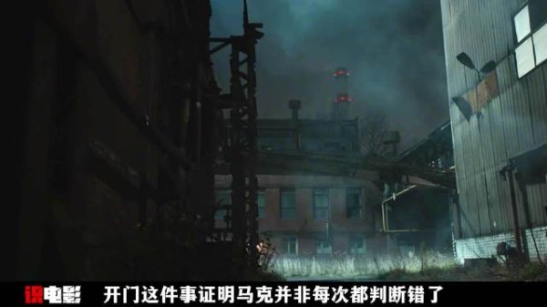 铁桶求生遭恶犬围攻，退役特种兵指挥儿子自制火焰喷射器反杀