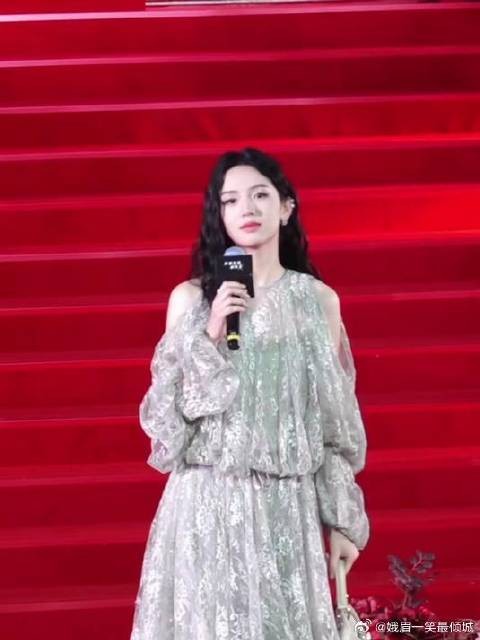 周也今日红毯！