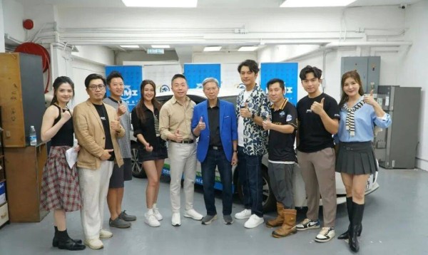 TVB前男星黄嘉乐做验车学徒两个月，曝资深师傅年薪百万，暂时不考虑转行